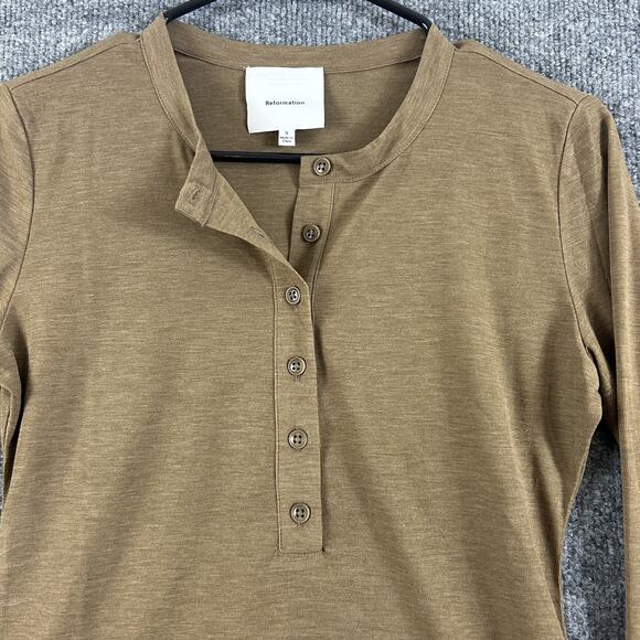 Reformation Top Small Harriet Knit Henley in Cookie Brown Casual Minimalist - Picture 5 of 11